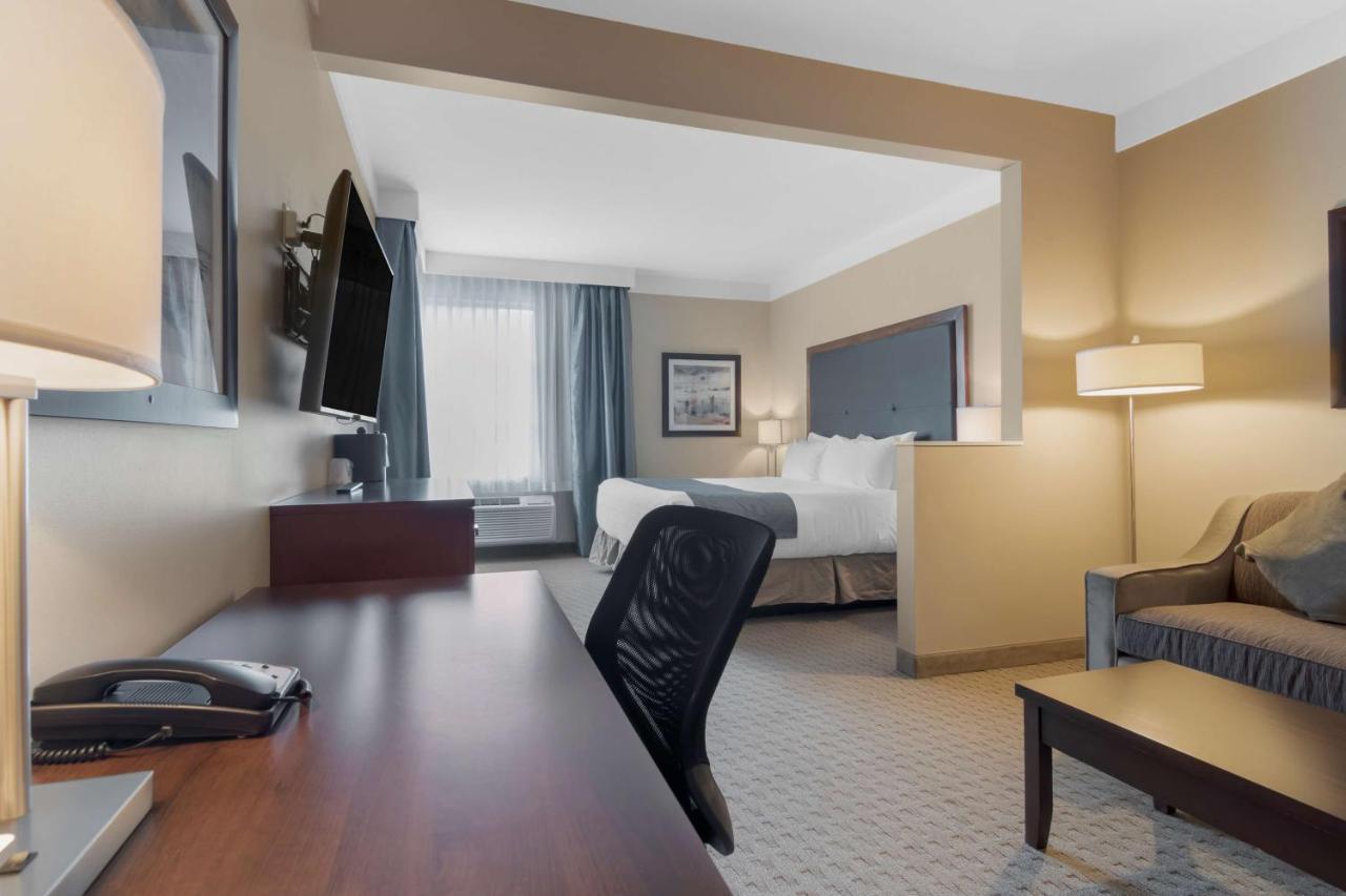 Best Western Plus Revelstoke Exterior photo