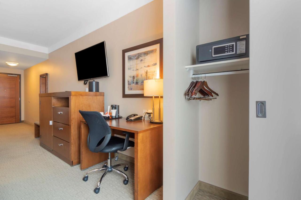 Best Western Plus Revelstoke Exterior photo