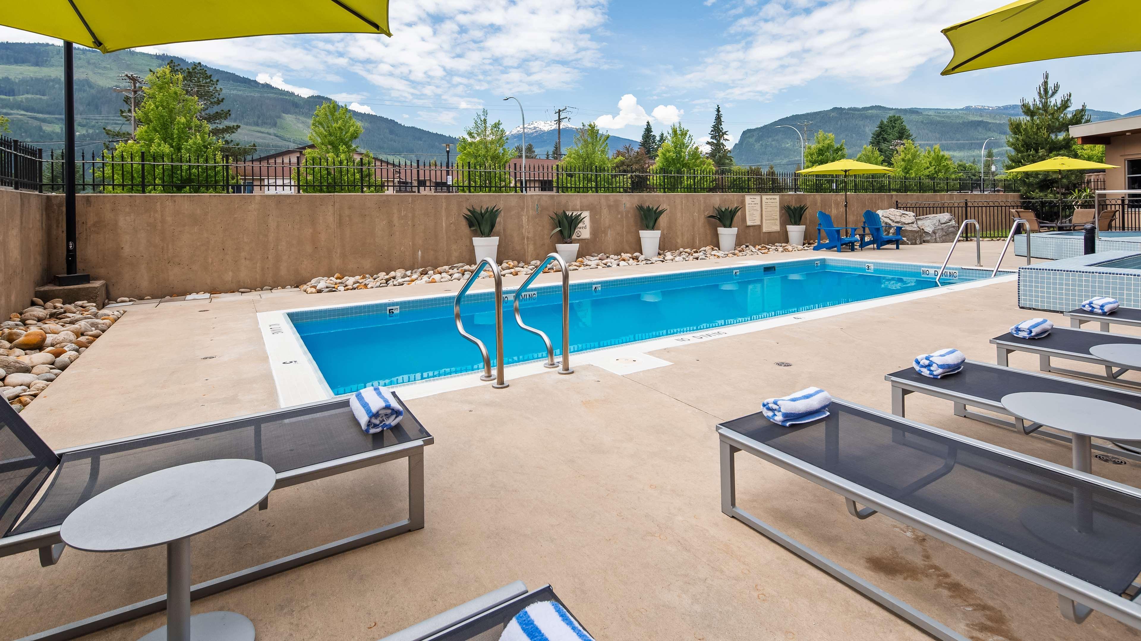 Best Western Plus Revelstoke Exterior photo