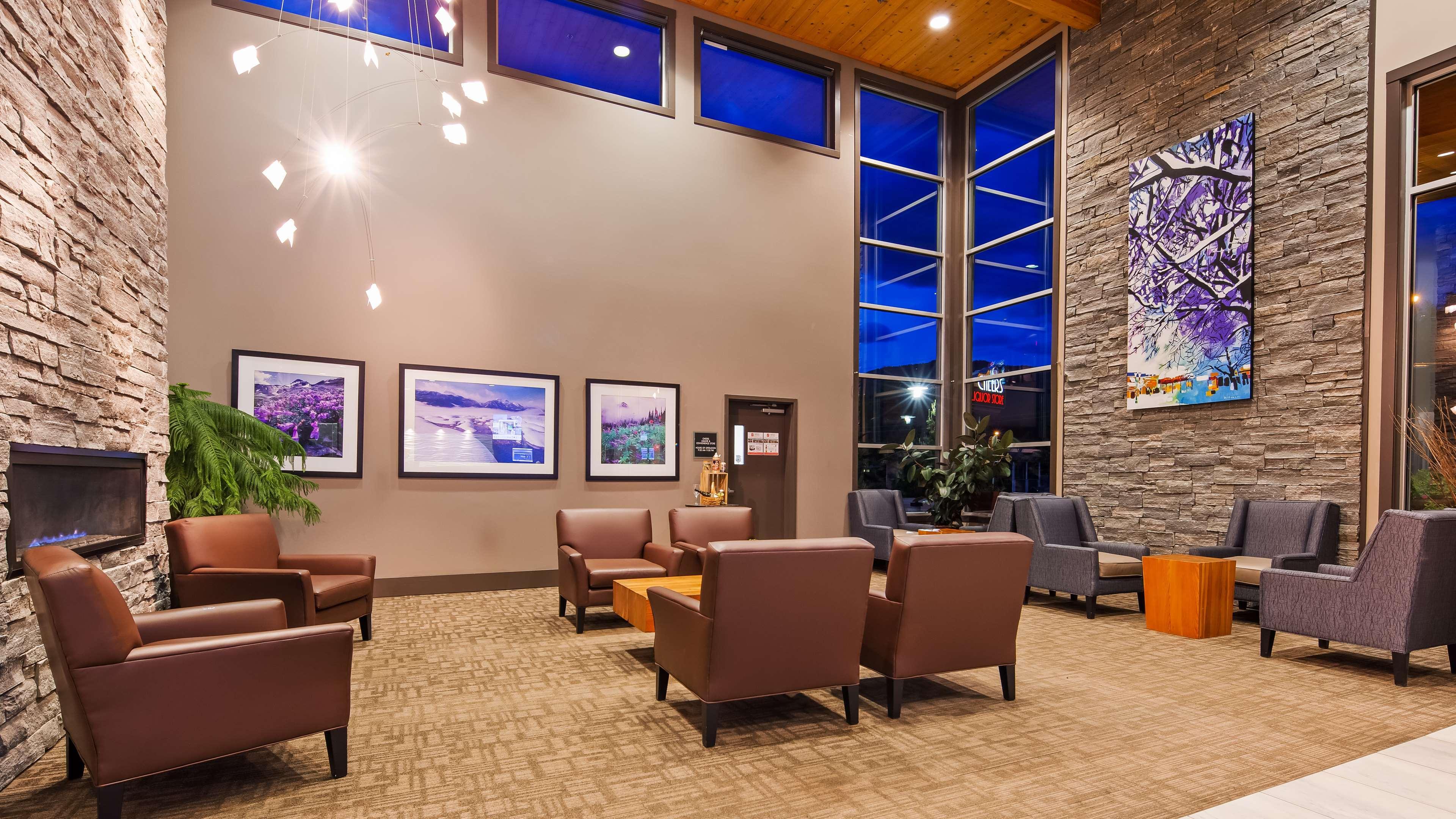 Best Western Plus Revelstoke Exterior photo
