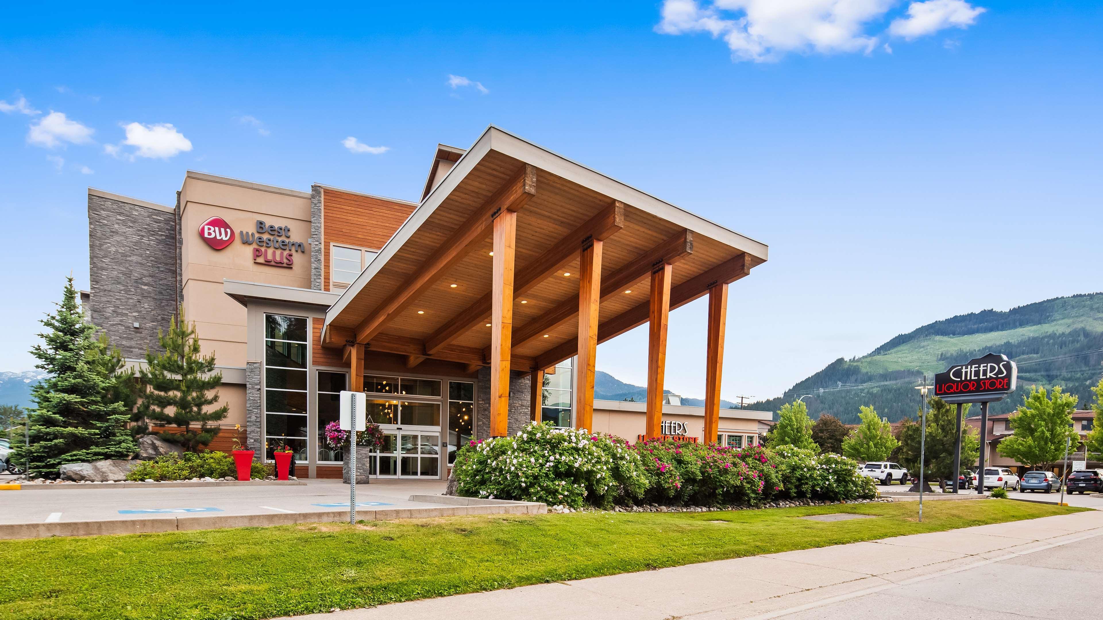 Best Western Plus Revelstoke Exterior photo